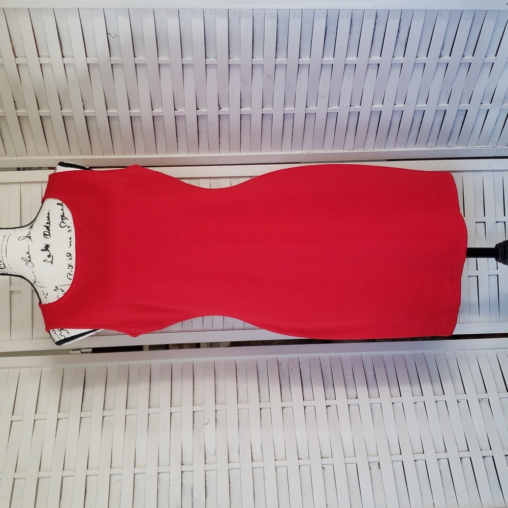 Classic Red Sleeveless Sheath Dress